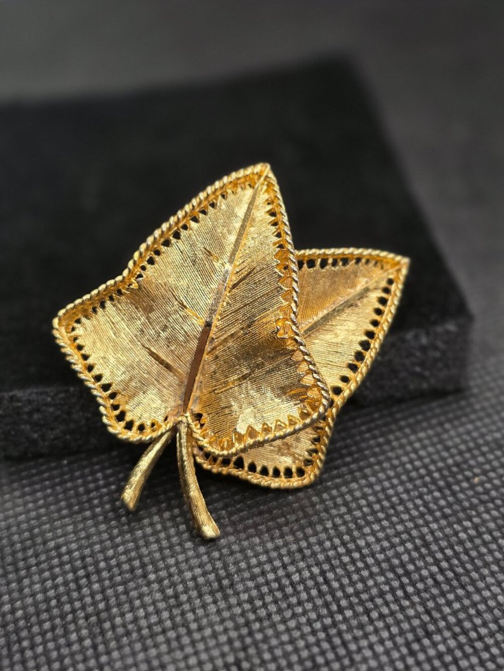 Vintage BSK Signed Gold Tone Double Ivy Leaf Brooch Pin 2"